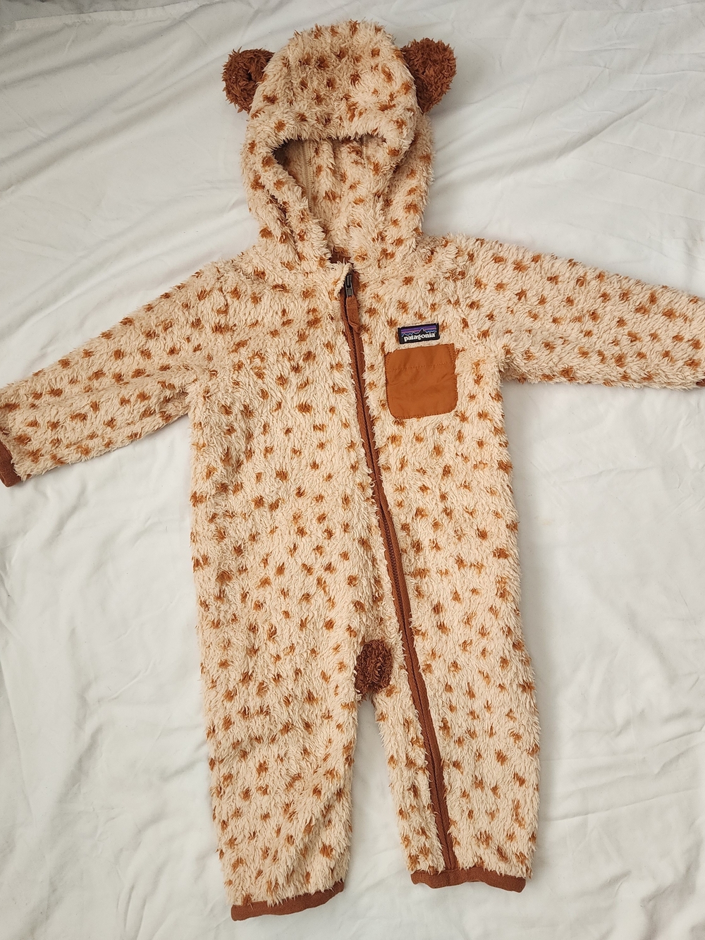 Patagonia Leopard Hooded Jumpsuit/Bunting Size 6-12 Months